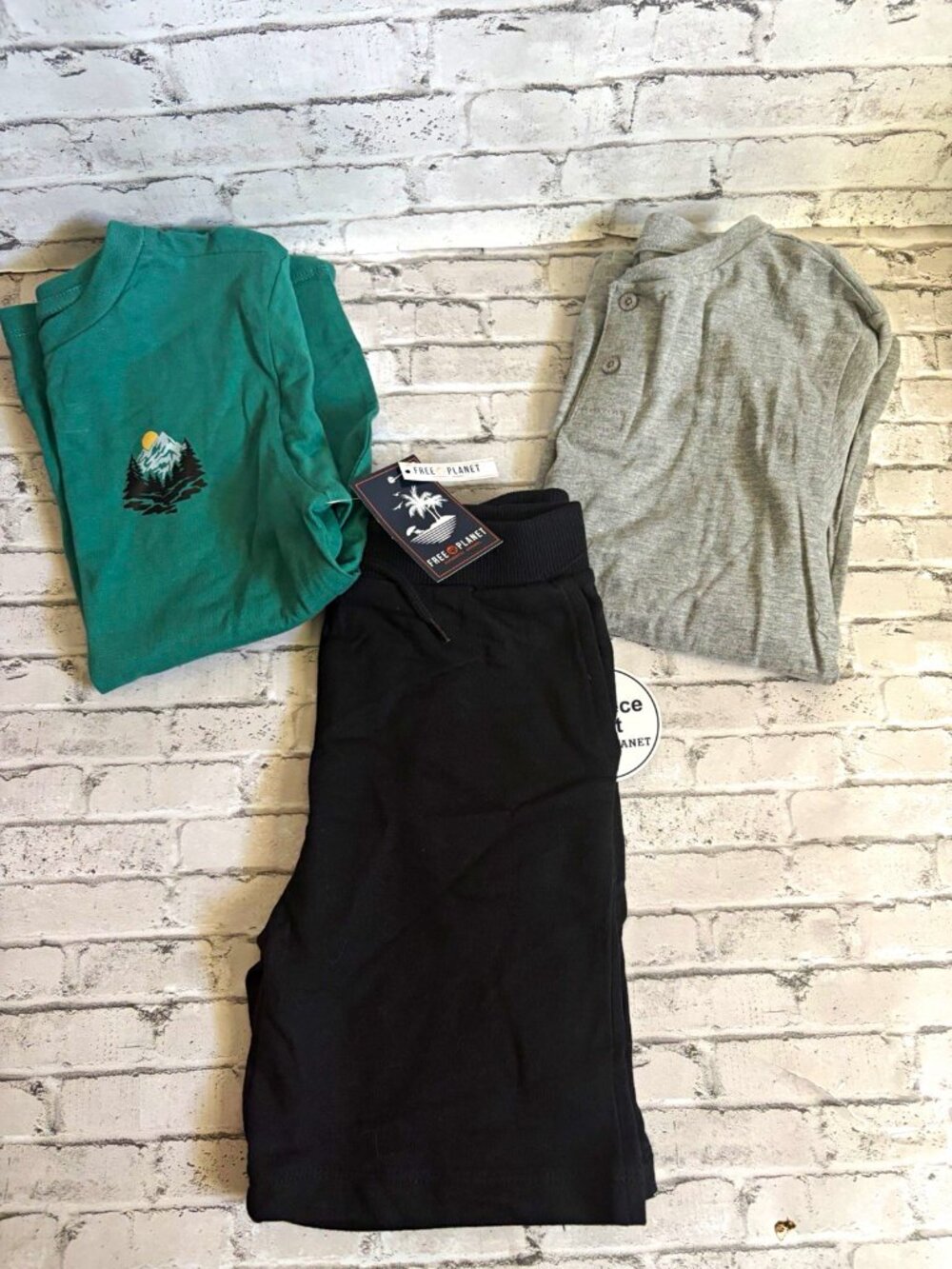 Free Planet Boys Shirts and Shorts Set Size 5/6 NWT
